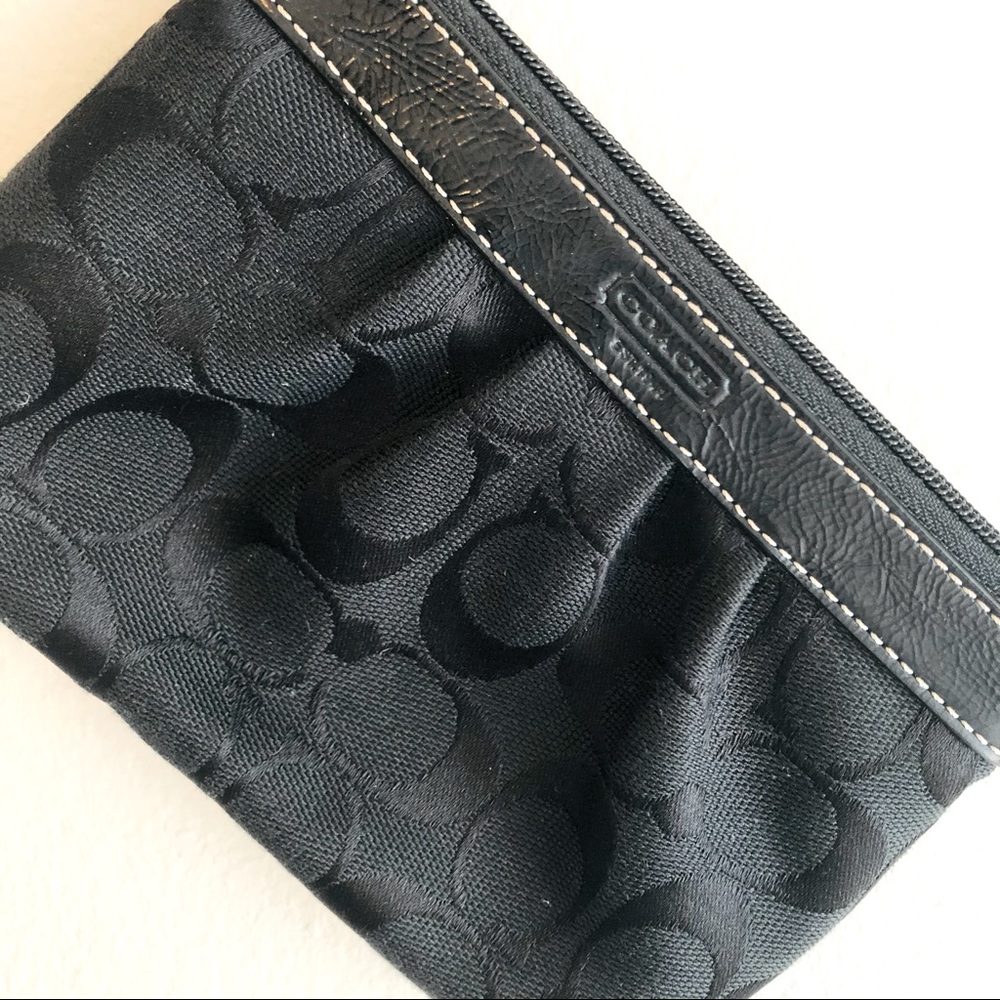 5/$25 ✨ Black Coach Wristlet